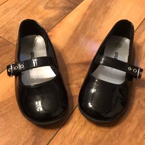 Adorable black dress shoes, toddler girls sz 7 1/2